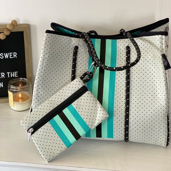 Handbags - NEW Georgia Neoprene Tote Bag & Clutch~ White with Turquoise Stripe 🤍